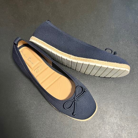 me too Shoes - Women’s Me Too Navy Blue Slip Flats On Size 9